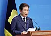 Former Democratic Party leader Lee Jae-myung, delivers a speech regarding his policy vision and campaign engagement schedule National Assembly in Yeouido, western Seoul, on April 11. [YONHAP]