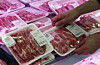 Shoppers browse the meat section of a large discount store in Seoul on Nov. 4. [NEWS1]