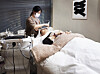 A model demonstrates receiving a beauty treatment at Mili Clinic in Gangnam District, southern Seoul, on Dec. 12. [PARK SANG-MOON]