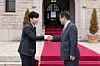 Park Jun-bae, a Korea University student who donated 100 million won ($72,000) to the university. shakes hands with university president Kim Dong-one. [KOREA UNIVERSITY]