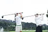 Ko Ji-u, left, and Ko Ji-won pose during an interview with the JoongAng Ilbo at Sunning point Country Club in Yongin, Gyeonggi on Aug. 28. [KIM KYOUNG-ROK]