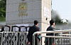 Officials from the Corruption Investigation Office for High-ranking Officials walk into the presidential office in Yongsan District, central Seoul, to attempt to conduct a raid on May 7. [NEWS1]