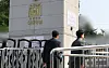 Officials from the Corruption Investigation Office for High-ranking Officials walk into the presidential office in Yongsan District, central Seoul, to attempt to conduct a raid on May 7. [NEWS1]
