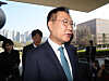 Justice Minister Park Sung-jae enters the government complex in Gwacheon, Gyeonggi, on April 10 after the Constitutional Court overrules the National Assembly's impeachment. [YONHAP]