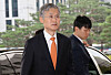 Supreme Court Chief Justice Jo Hee-de walks into the Supreme Court in southern Seoul on Sept. 26. [YONHAP]