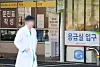 A medical professional walks in front of an emergency room in a general hospital in Seoul on Wednesday. [YONHAP]