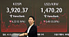A screen in Hana Bank's trading room in central Seoul shows the Kospi closing at 3920.37 points on Dec. 1 down 6.22 points, or 0.16 percent, from the previous trading session. [NEWS1]
