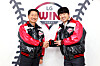 LG Twins outfielder Park Hae-min, right, shakes hands with the club CEO Kim In-seog after signing a new contract with the team on Nov. 21. [LG TWINS]
