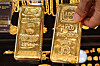 Gold bars on display at a jewelry shop in Jongno District, central Seoul, are seen on Sept. 7. [YONHAP]