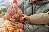 A customer selects apples at a supermarket in downtown Seoul. [YONHAP]