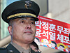 Col. Park Jung-hun, a former Marine Corps chief investigator, attends a press conference in Seoul held ahead of a court martial ruling on his insubordination charges on Jan. 9. [YONHAP]