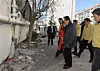 National Assembly Speaker Chung Sye-kyun visits the Daeseong Apartment complex, a heavily damaged site in Pohang, North Gyeongsang, after a magnitude 5.4 earthquake and a 4.6 aftershock, and inspects the damage on Feb. 13, 2018. [YONHAP]