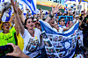 People celebrate at Hostage Square in Tel Aviv as news came out that a Red Cross convoy is on its way to pick up a second group of Israeli hostages to be freed by Hamas on Oct. 13. [AFP/YONHAP]
