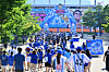 Concertgoers enter the venue for Psy's 'Summer Swag' concert at Sokcho, Gangwon, on July 26. [SOKCHO]