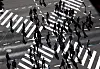 Office workers cross the street at an intersection in Jongno District, central Seoul, in 2021. [YONHAP]