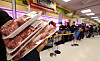 Shoppers line up to buy samgyeopsal, or pork belly, at an Emart branch in Eunpyeong District, northern Seoul, on March 3. Supermarkets discounted the fatty cut for the day, which agricultural associations promote as Samgyeopsal Day in Korea. [YONHAP]