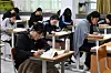 High school seniors take a mock College Scholastic Ability Test, also known as suneung, on Sept. 4 at a high school in Pohang, North Gyeongsang. [NEWS1]
