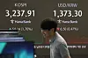 Kospi opens at 3209.43 on July 24, 0.81 percent higher than the previous trading day. Numbers are shown on a screen at the Hana Bank headquarters trading room in central Seoul. [YONHAP]