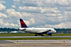 A Delta Air Lines plane takes off from Reagan National Airport in Arlington, Virginia, on May 30. [AFP/YONHAP]