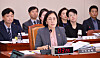 Gender Equality Vice Minister Shin Young-sook speaks during a meeting of the parliamentary gender equality committee at the National Assembly in western Seoul on Sept. 5. [YONHAP]