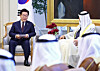 President Lee Jae Myung, left, and United Arab Emirates President Mohamed bin Zayed Al Nahyan hold summit talks at the presidential palace in Abu Dhabi on Nov. 18. [YONHAP]