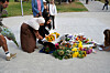 Women place flowers and leave notes at a memorial outside Bondi Pavilion at Sydney's Bondi Beach, Dec. 15, a day after a shooting. [AP/YONHAP]