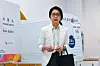 Kim Keon Hee, wife of former President Yoon Suk Yeol, casts her vote at Seoul Wonmyeong Elementary School in southern Seoul on the presidential election day on June 3. [JOONGANG ILBO]