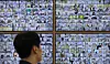 Officials monitor the CCTV footage of early voting stations across the country at the National Election Commission's headquarters in Gwacheon, Gyeeongi, on May 30, the second day of early voting for the 21st presidential election. [NEWS1]