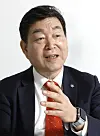 Moon Hyung-nam, dean of Sookmyung Women's University's College of Global Convergence, speaks during an interview with the Korea JoongAng Daily on March 12. [PARK SANG-MOON]