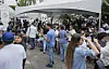Family members wait to identify the remains of their loved who died when the roof collapsed at the Jet Set nightclub during a merengue concert, in a parking lot of the National Institute of Forensic Pathology in Santo Domingo, Dominican Republic on April 9. [AP/YONHAP]