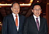 Lee Sang-deuk, left, with President Lee Myung-bak at the Blue House in Jongno District, central Seoul, in 2011. [YONHAP]
