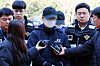 The first mate, center, accused of accidentally grounding a ferry carrying 246 passengers and 21 crew members off the southeast coast early this week, answers questions from reporters at the Gwangju District Court's Mokpo branch on Nov. 22. [YONHAP]
