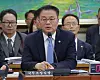 Bang Ki-sun, minister of the Office for Government Policy Coordination, attends a parliamentary session at the National Assembly in western Seoul on April 28. [YONHAP]