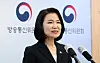 Korea Communications Commission chairperson Lee Jin-sook speaks at a press briefing at the government complex in Gwacheon, Gyeonggi, on March 18. The Korea Communications Commission is one of the public institutions where personnel disputes frequently arise during transitions of power. [NEWS1]