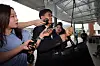 Police officials from the Seoul Namdaemun Police Precinct walk into Seoul National University Hospital in Jongno District, central Seoul, on Wednesday to question the driver involved in the Seoul City Hall car accident that took nine lives on July 1. [NEWS1]
