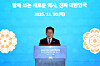 President Lee Jae Myung speaks during a meeting with the Korean community in Egypt at a hotel in Cairo on Nov. 20. [YONHAP]
