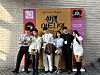 Six social media influencers pose for a photograph in front of a banner promoting Seoul city’s mass blind dating program, dubbed “Romance, Art Night,” at Hanwha General Insurance’s office in Yongsan District, central Seoul on Feb. 14. [LEE SOO-JUNG]