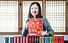 Baek Min-young, a senior curator at the National Folk Museum, holds up “Hallyu Cultural Encyclopedia,″ a two-volume encyclopedia on Hallyu [JOONGANG ILBO]