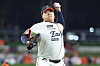 Hanwha Eagles pitcher Ryu Hyun-jin delivers in the top of the first inning during a game against the LG Twins at Hanwha Life Eagles Park in Daejeon on Sept. 26. [NEWS1]