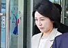Kim Hye-kyung, wife of Democratic Party presidential candidate Lee Jae-myung, leaves Suwon High Court in Yeongtong District, Suwon, Gyeonggi, on May 12. [YONHAP]