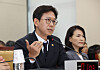Minister of Science and ICT Bae Kyung-hoon speaks during a parliamentary session at the National Assembly in western Seoul on Aug. 20. [YONHAP]