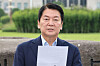 Ahn Cheol-soo, a four-term lawmaker of the main opposition People Power Party, declares his bid for the party's leadership at a press conference at the National Assembly in western Seoul on July 29. [NEWS1]