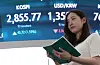 Korean bourse Kospi closes at 2,855.77, up 1.55 percent compared to the previous day, on June 9, continuing a rising streak since June 2. [YONHAP]