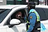 A driver complies with a police officer at a drunk driving checkpoint on Jeju Island on April 10. The image is not related to the story. [NEWS1]