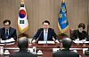 President Yoon Suk Yeol, center, speaks during a meeting with the Japanese business delegation at the presidential office in Yongsan District, central Seoul, on Friday. [PRESIDENTIAL OFFICE]