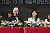 Conductor Dan Ettinger, left, and violinist Moon Barennie speak to press about the upcoming SAC International Music Festival at Seoul Arts Center in Seocho District, southern Seoul, on Friday. [SEOUL ARTS CENTER]
