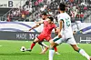 Korea's Cho Yu-min, center, vies for the ball during a 2026 World Cup qualifer against Iraq at Yongin Mireu Stadium in Yongin, Gyeonggi on Tuesday. [JOONGANG ILBO]
