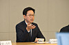 Science and ICT Minister Bae Kyung-hoon inspects response measures to unauthorized small payment breaches during a visit to KT’s Gwanghwamun branch in central Seoul on Sept. 11. [NEWS1]