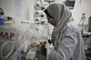 A two-month-old Palestinian baby, Eila Sarsak, receives treatment in an incubator at the Patient Friends Hospital in Gaza City, where she has been in intensive care for ten days due to the effects of the cold weather, on Feb. 25. [AP/YONHAP]