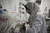 A two-month-old Palestinian baby, Eila Sarsak, receives treatment in an incubator at the Patient Friends Hospital in Gaza City, where she has been in intensive care for ten days due to the effects of the cold weather, on Feb. 25. [AP/YONHAP]